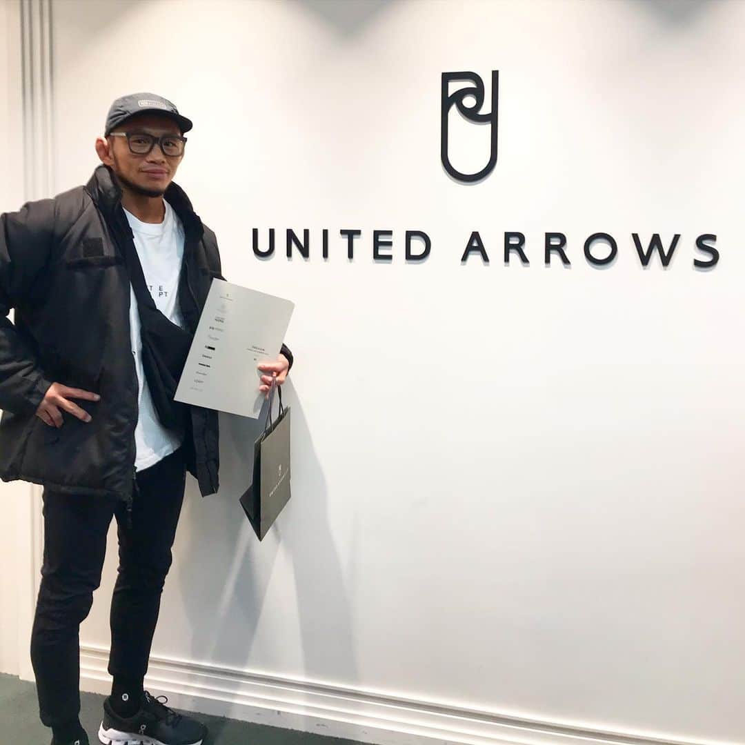 宇野薫のインスタグラム：「UA MMA CLUBで お世話になっています UNITED ARROWSの内覧会へ お邪魔しました！  #UNITEDARROWS #UAMMACLUB #ユナイテッドアローズ #内覧会 #宇野薫 #宇野薫のテーマがありすぎコーディネート #onehundredathletic #100athletic #100A #newerajapan  #onjapan #onrunning #stancesocks  #CUBITTS #ブリンクベース」