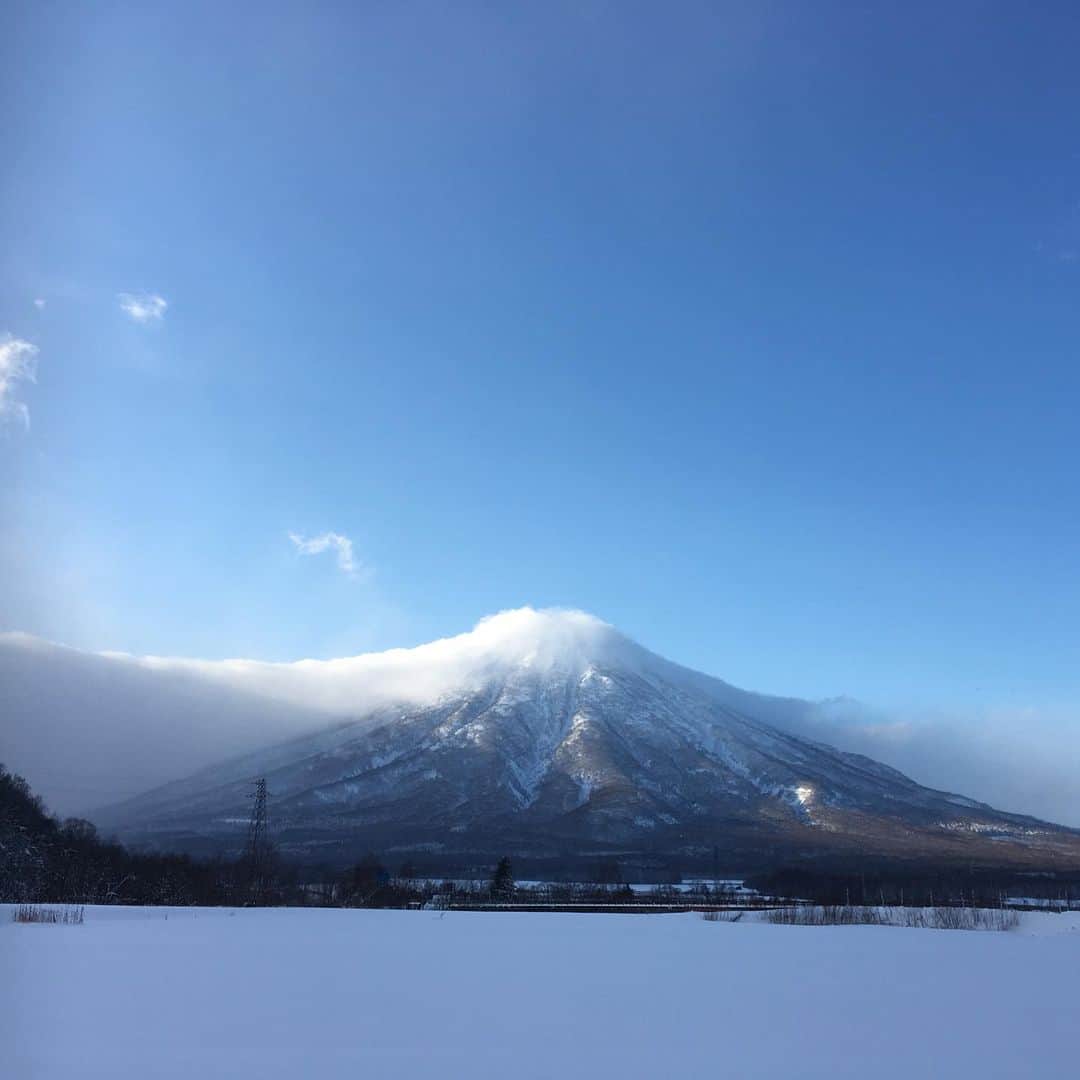 azumiのインスタグラム：「北海道の富士山 我らが羊蹄山 カッコいー！  #道民 #羊蹄山」
