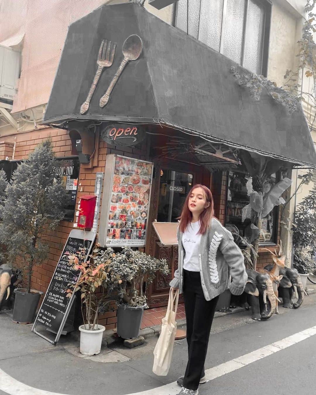 Lilmeのインスタグラム：「12月入ってから足の先っちょ毎日冷たいんや🧊❄️😠」