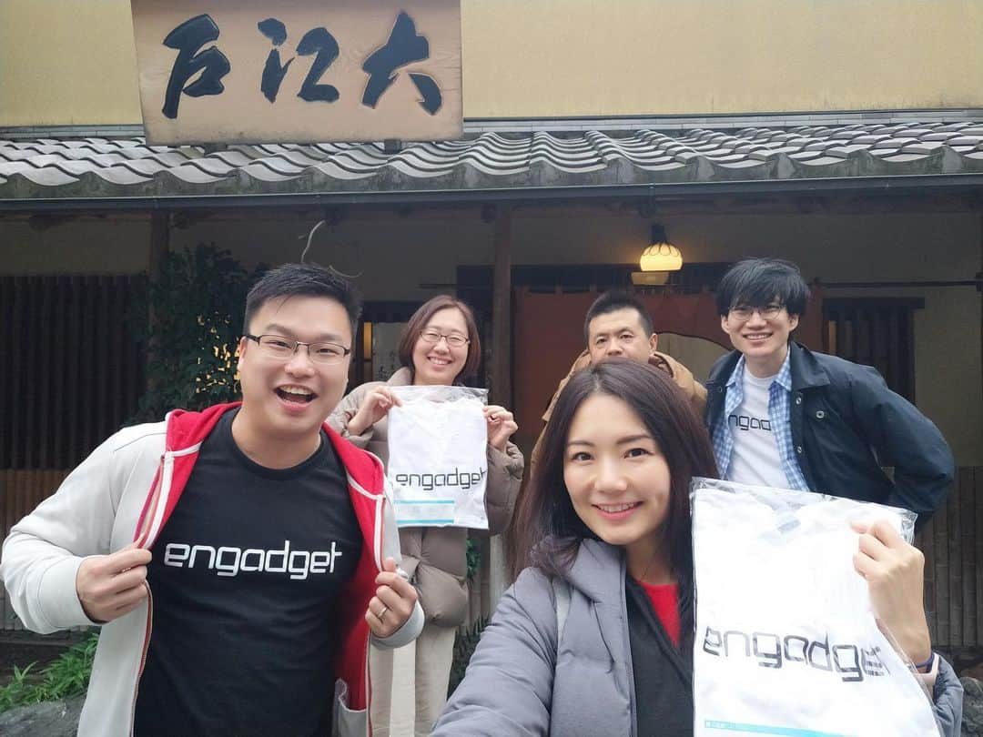 Ayanoのインスタグラム：「I had a great time with my favourite people😊編集長からTシャツもらった、師走感ある  #Engadget」