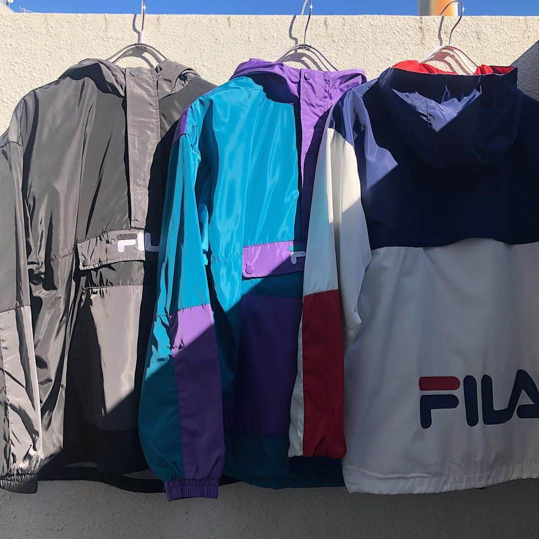 スピンズさんのインスタグラム写真 - (スピンズInstagram)「💈FILA NEW ITEM💈﻿ ﻿ メンズからスポーツブランドFILAのアイテムが入荷❗️﻿ 上下セットで着ても、セパレートでももちろん着れる💪﻿ ﻿ ⚫ナイロンアノラックジャケット ¥6372(税込)﻿ ﻿ ⚫ナイロンパンツ ¥5292(税込)﻿ ﻿ #SPINNS #スピンズ #FILA #スポーティーコーデ #アノラックジャケット #ナイロンパンツ #メンズファッション」12月6日 14時48分 - spinns_official