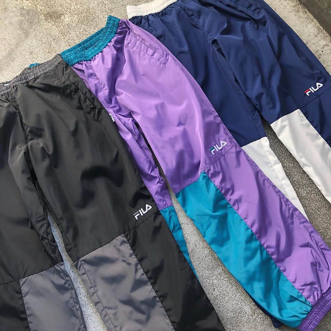 スピンズさんのインスタグラム写真 - (スピンズInstagram)「💈FILA NEW ITEM💈﻿ ﻿ メンズからスポーツブランドFILAのアイテムが入荷❗️﻿ 上下セットで着ても、セパレートでももちろん着れる💪﻿ ﻿ ⚫ナイロンアノラックジャケット ¥6372(税込)﻿ ﻿ ⚫ナイロンパンツ ¥5292(税込)﻿ ﻿ #SPINNS #スピンズ #FILA #スポーティーコーデ #アノラックジャケット #ナイロンパンツ #メンズファッション」12月6日 14時48分 - spinns_official