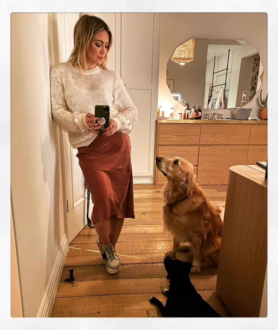 ヒラリー・ダフさんのインスタグラム写真 - (ヒラリー・ダフInstagram)「Fan club」12月6日 15時10分 - hilaryduff