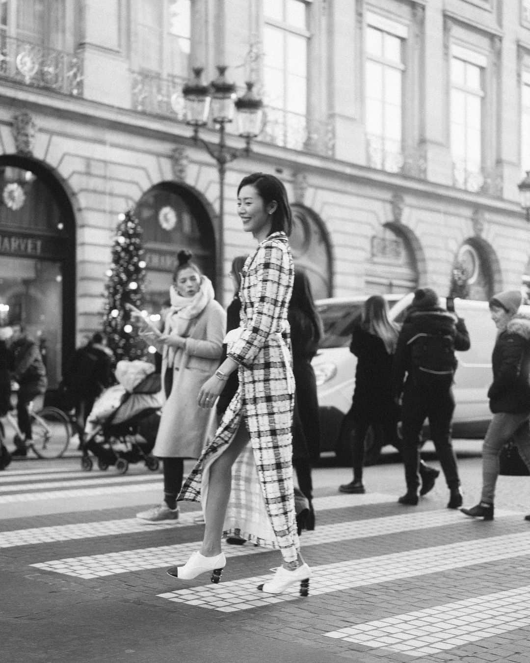 リウ・ウェンのインスタグラム：「Plaza style rather than street style #PlaceVendome @chanelofficial」