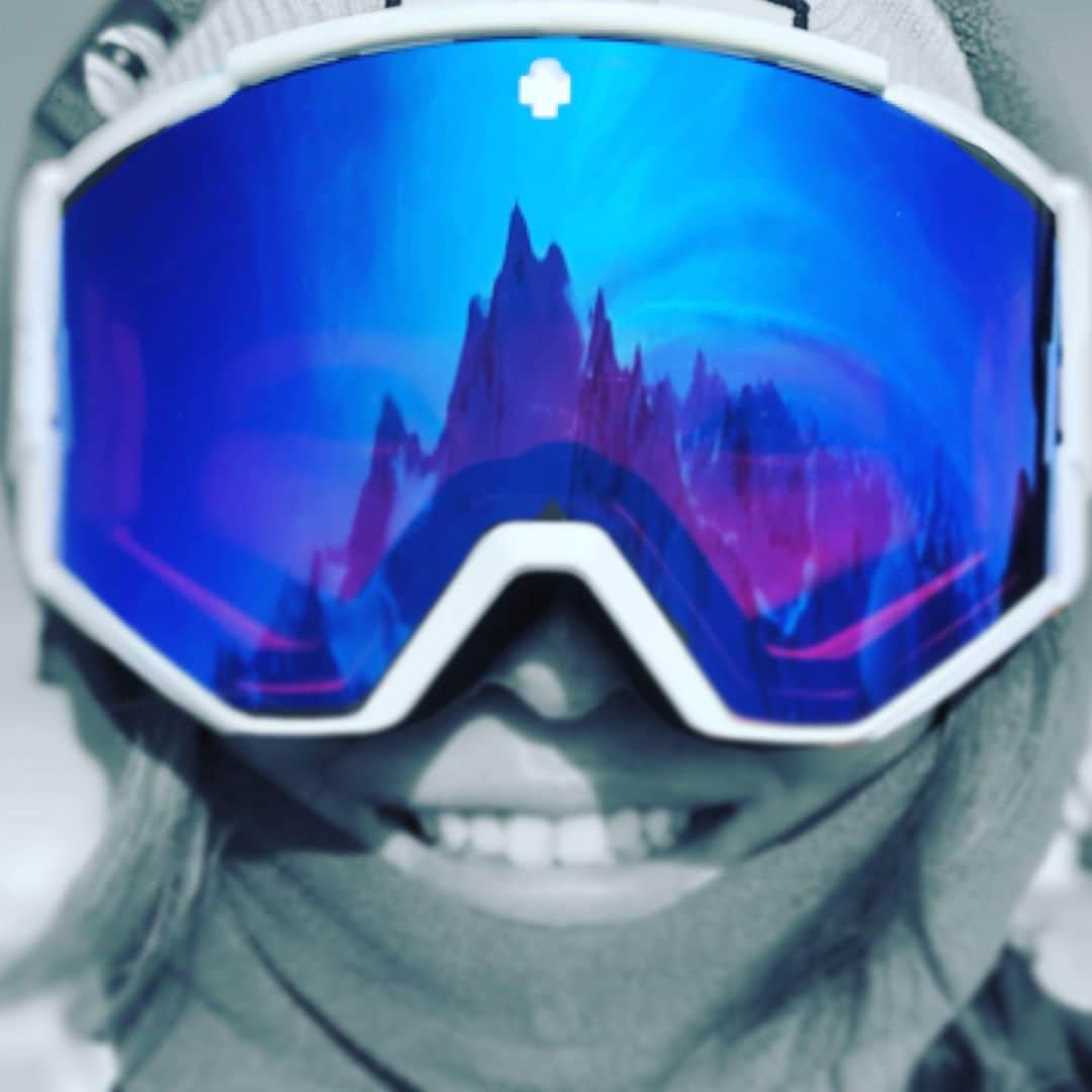広野あさみのインスタグラム：「🏔 @spyopticjapan @spyoptic ゴーグルに写った氷河の世界🗻」