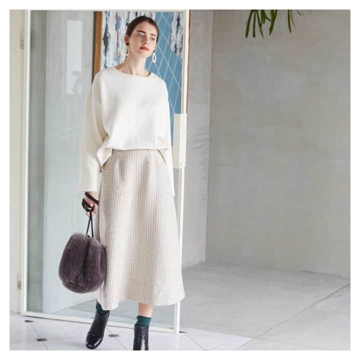 furryrate officialのインスタグラム：「【2019 winter collection】  程よくハリのある立体的なライン . カルゼ織りのジャガードが上品な雰囲気に . @uta_nao @yumi.nemoto.made #furryrate #furry #ファーリーレート #ファーリー #ジャガードカルゼフレアスカート #スカート #skirt #秋冬 #ジャガード #フレアスカート #フレア #ミモレ #fashion #skirt #autumn #winter #autumnfashion #winterfashion　#collection」