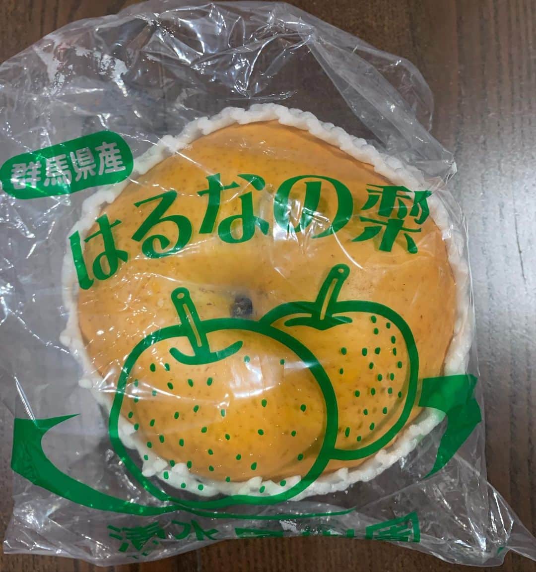 山本隆弘さんのインスタグラム写真 - (山本隆弘Instagram)「デッカくて美味しい梨を頂きました🍐 リンゴのような二十世紀梨のような感じ！ 本当に大きくて丸々１つを1人では無理だな😅  ご馳走さまでした🤗 #愛宕梨 #群馬 #マーヴェラスjr」12月6日 15時38分 - yamamototakahiro5