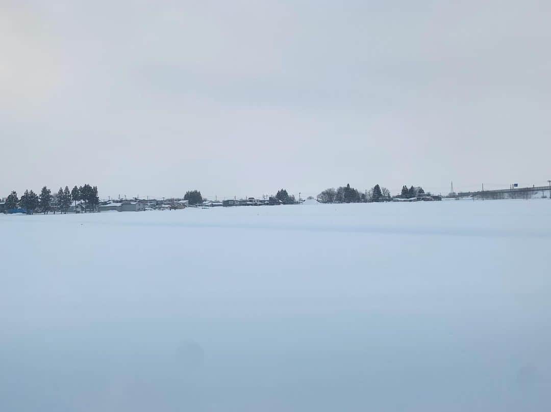 ティーナ・カリーナのインスタグラム：「お仕事で秋田へ☺️ 一面雪景色❄️ #秋田 #行くぜ東北」