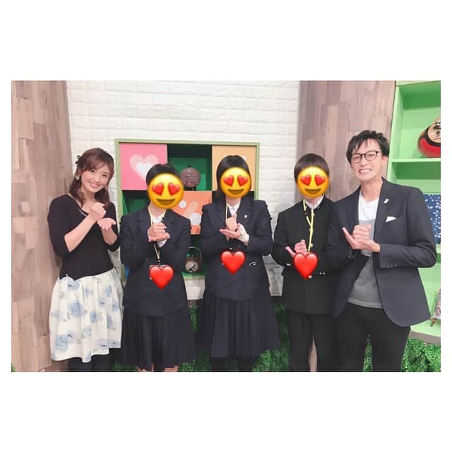 川口智美さんのインスタグラム写真 - (川口智美Instagram)「栃木県の #広報番組 #とちぎテレビ　『知っトク！なるとちっ』 の #スタジオ収録 & #ナレーション 録り でした🎤  前回に引き続き、今回も県内の中学生 3名が #職場見学 に来てくれました😊 収録後に、興味津々な顔で沢山質問してきてくれたのが、嬉しかったです。 少しでも皆さんの将来の役に 立てますように..✨ OAは、12/15(日)朝9時〜 テーマは #UIJターン の促進です。  #とちテレ #なるとちっ #tochigi #永井塁 さん #川口智美」12月6日 15時41分 - horipro_satomikawaguchi