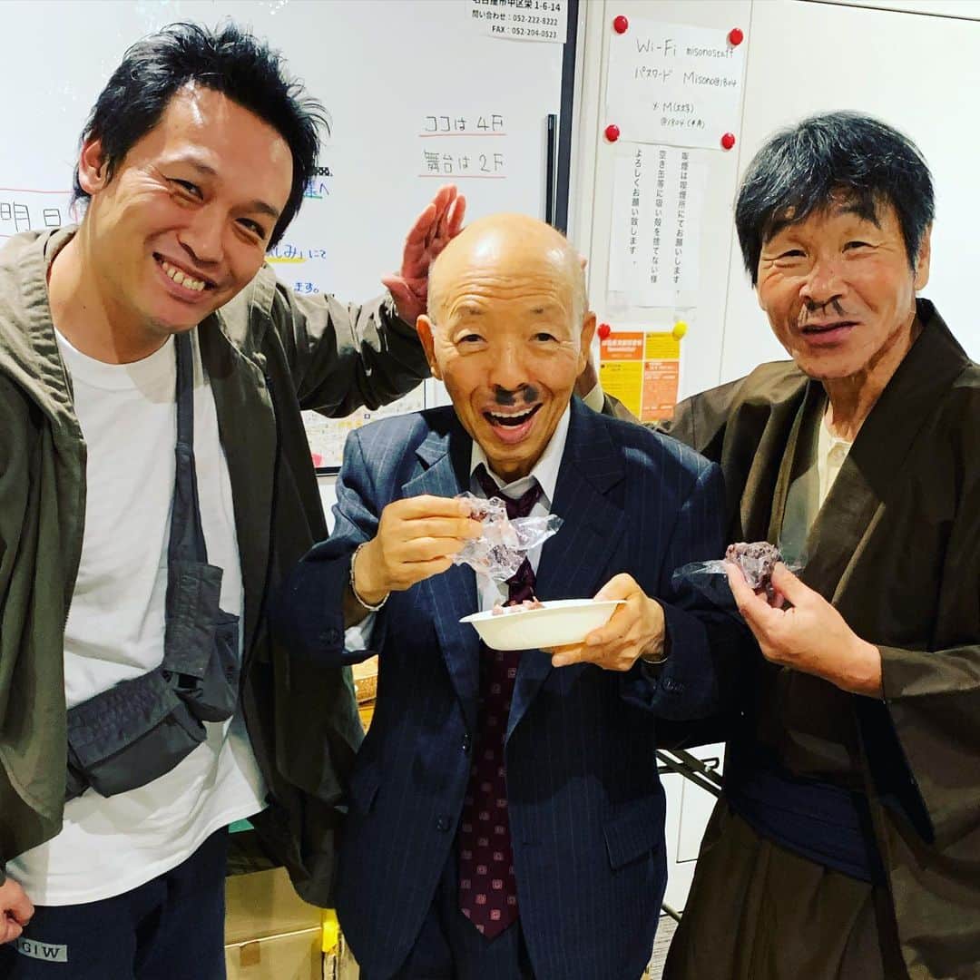 善し のインスタグラム：「お笑いレジェンドと。  仕上がり方凄い。  何も勝てない。」