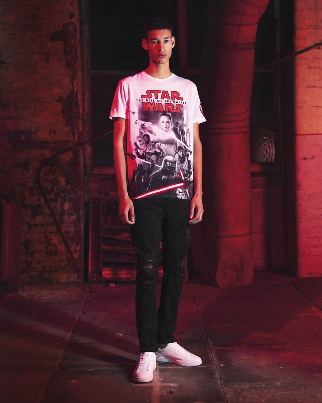 プリマークさんのインスタグラム写真 - (プリマークInstagram)「Get prepped for Star Wars: The Rise of Skywalker on the big screen with our intergalactic range 🌌 Tee £8/€10 (Available in: 🇬🇧🇩🇪🇳🇱🇦🇹🇧🇪🇮🇪🇫🇷🇮🇹🇪🇸🇵🇹) #Primark #PrimarkMan #StarWars」12月6日 16時00分 - primark