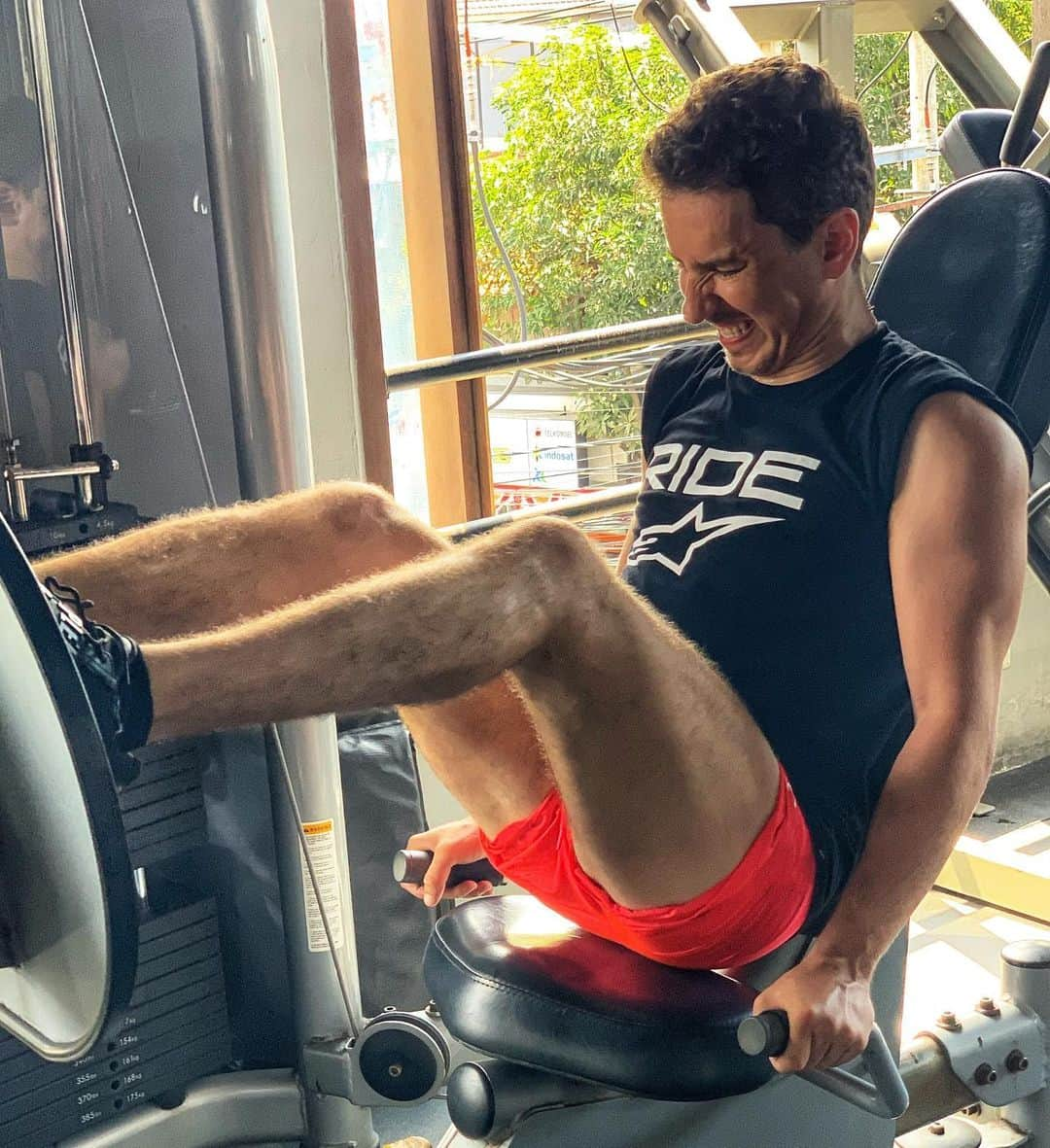 ホルヘ・ロレンソさんのインスタグラム写真 - (ホルヘ・ロレンソInstagram)「Shut up and RIDE! (or TRAIN)😉🤐 #holiday #gym #workout #neverstoptraining #bali」12月6日 16時19分 - jorgelorenzo99