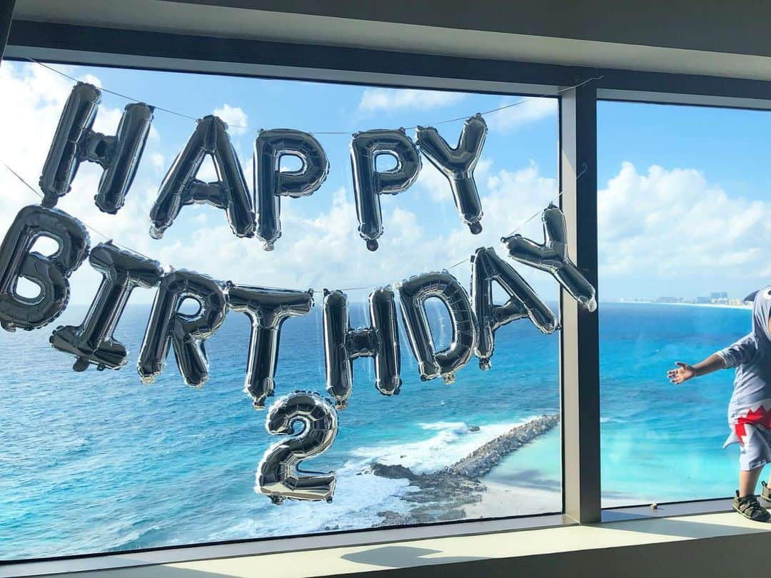 白渚すずのインスタグラム：「Cancunにて迎えた 2y's Brithday🎂 昨年はまさかの病室で迎えたお誕生日。 今年は元気に過ごせて良かった!! 楽しく幸せな一年を送れます様に…♡ ・ #cancún #cancun #beach#ocean#blue #carib #caribbean #caribbeanbeach  #trip#travel #mexico #resort #カンクン#メキシコ#海#ビーチ#カリブ海#カリビアン#カリビアンブルー#旅行#リゾート#ny生活#ニューヨーク生活 #happy birthday#birthday #2ndbirthday#お誕生日」