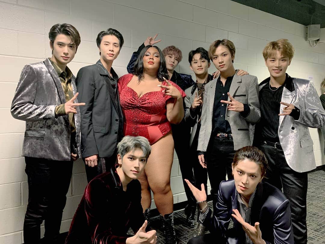 NCT 127さんのインスタグラム写真 - (NCT 127Instagram)「✌✌✌ #NCT #NCT127 #poptopia #Lizzo @lizzobeeating」12月6日 16時36分 - nct127