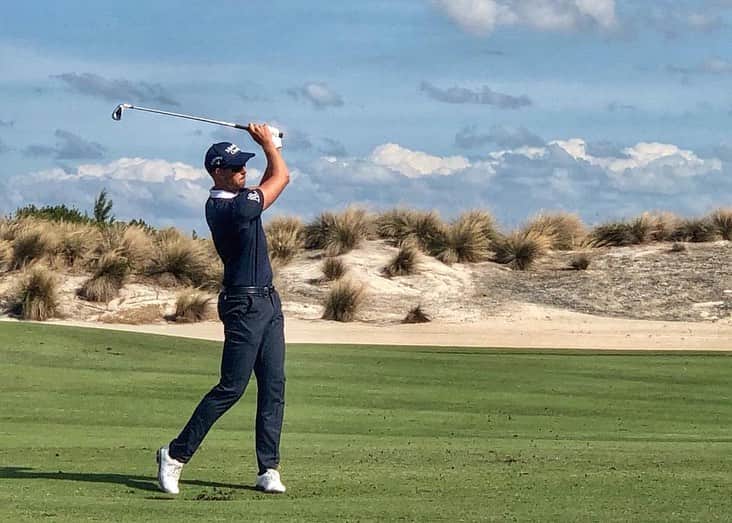 ヘンリク・ステンソンのインスタグラム：「Hero World Challenge day 2 @tgrliveevents」