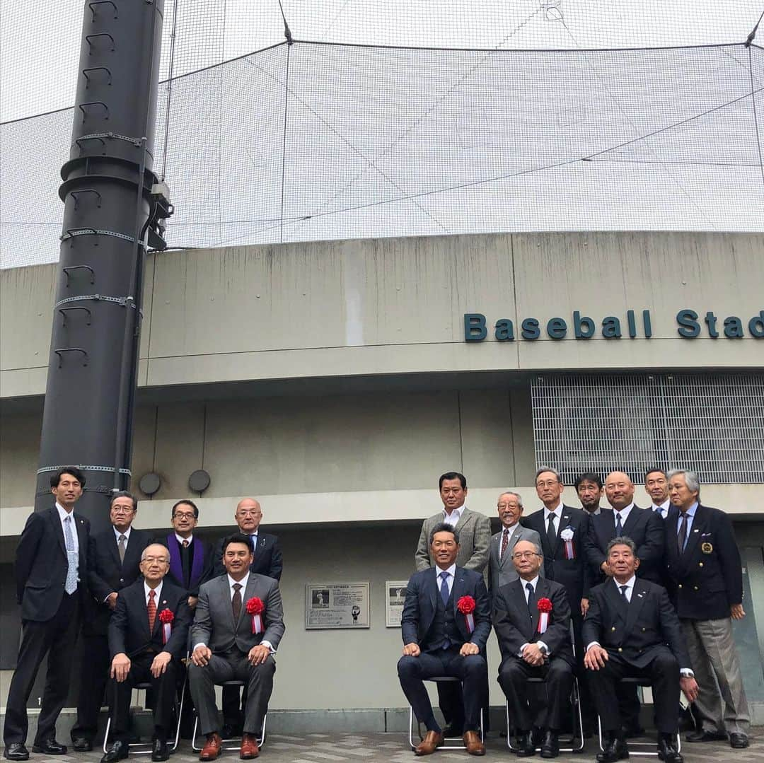 井口資仁さんのインスタグラム写真 - (井口資仁Instagram)「2000本安打達成記念プレート 除幕式を小久保先輩と共に 相模原キャンパスにて行っていただきました。 校内で原監督にもお会いさせていただきました。  #井口資仁#千葉ロッテマリーンズ  #青山学院大学#青山学院大学野球部」12月6日 16時48分 - iguchi.tadahito6