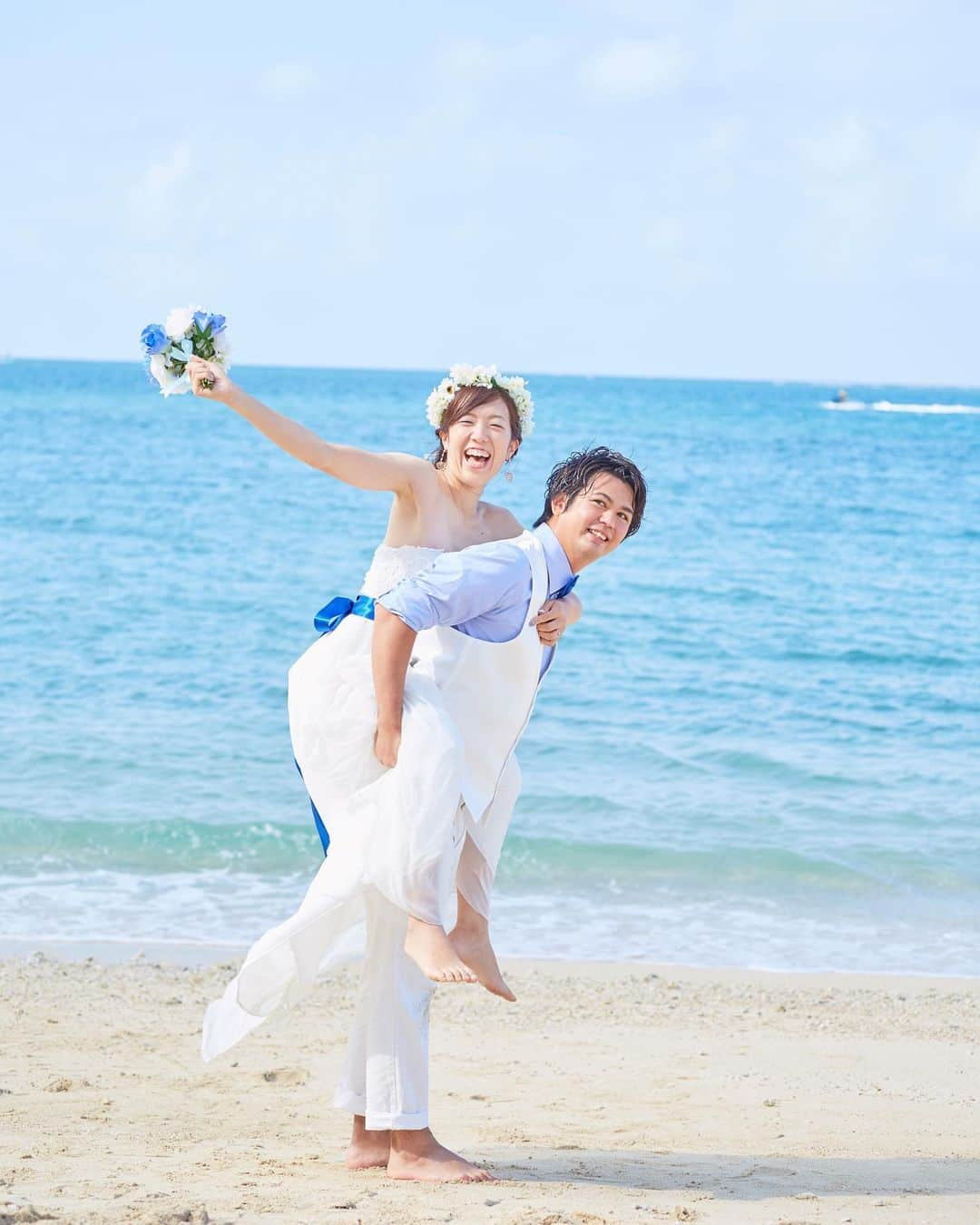 【公式】小さな結婚式さんのインスタグラム写真 - (【公式】小さな結婚式Instagram)「@petit.wedding をフォローしてね♩ #小さな結婚式 をつけてのお写真投稿も大歓迎です♡ こちらの公式IGでリグラムさせていただきます＊ .  おふたりの仲の良さが伝わる おんぶショット♡ なかなかないシチュエーションに 思わずはしゃいじゃいますよね＊ . >>#小さな結婚式 southan店 . ——————— #小さな結婚式  #petitwedding #前撮り #結婚式  #プレ花嫁 #卒花 #アットホーム #少人数 #家族婚 #少人数結婚式 #ウェディング #ウェディングドレス #wedding #bridal #weddingdress #花嫁 #結婚式準備 #式場探し #日本中のプレ花嫁さまと繋がりたい #結婚式の思い出に浸る会 #結婚準備 #リゾートウェディング #フォトウェディング #ロケーション #ロケーションフォト」12月6日 17時08分 - petit.wedding