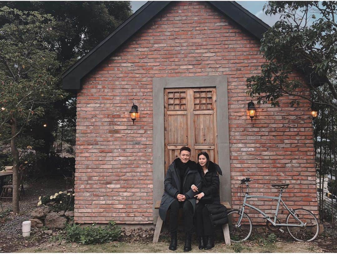チン・テヒョンさんのインスタグラム写真 - (チン・テヒョンInstagram)「외가같은 제주도의 하루하나 오랜만에 커피한잔 가족상봉 제주의 동화같은 @cafeharuhana 자주올게요 👍🏾 #제주 #카페 #하루하나 #팬션」12月6日 17時16分 - taihyun_zin