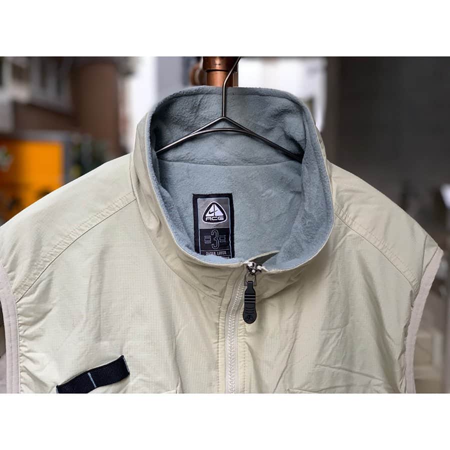 のインスタグラム：「. 【NEW ARRIVAL】 . . "NIKE" -ACG- . "nlyon x fleece vest" リップストップナイロンxフリース、 多機能ポケット、他のアイテムとも合わせやいと思います。 . . . . #dracaena_kichijoji#古着屋ドラセナ#ドラセナ#古着#vintage#used#fashion#vintagefashion#vintageclothing#newarrival#vintagejacket#vintagecoat#sanyo#nike#acg」