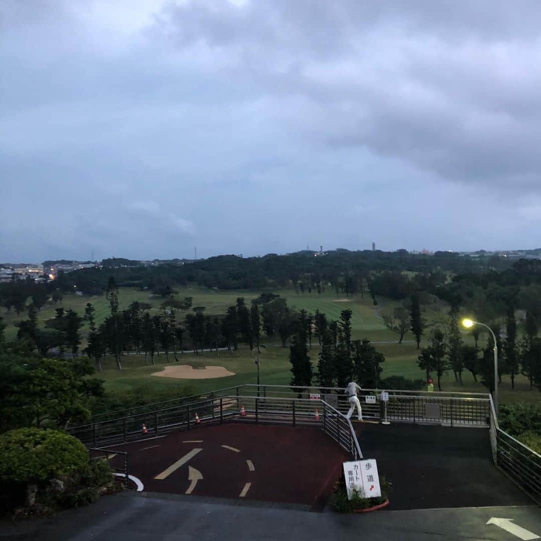 松下建太さんのインスタグラム写真 - (松下建太Instagram)「韓国からの沖縄 沖縄で初めてゴルフだったのにハーフで中止 まさかの豪雨-_- 東京帰ります。。 東京は晴れてますでしょうか？？」12月6日 17時46分 - l.matsuken