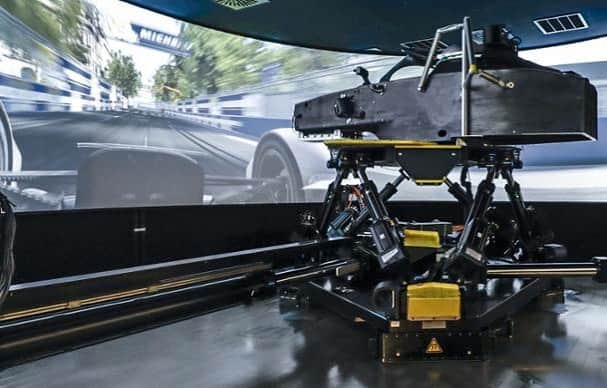 アンドレ・ロッテラーのインスタグラム：「Our Porsche simulator looks like this! Developing, brainstorming, preparing the races and laughing in there. Wanna have a go? @tagheuerporschefe」