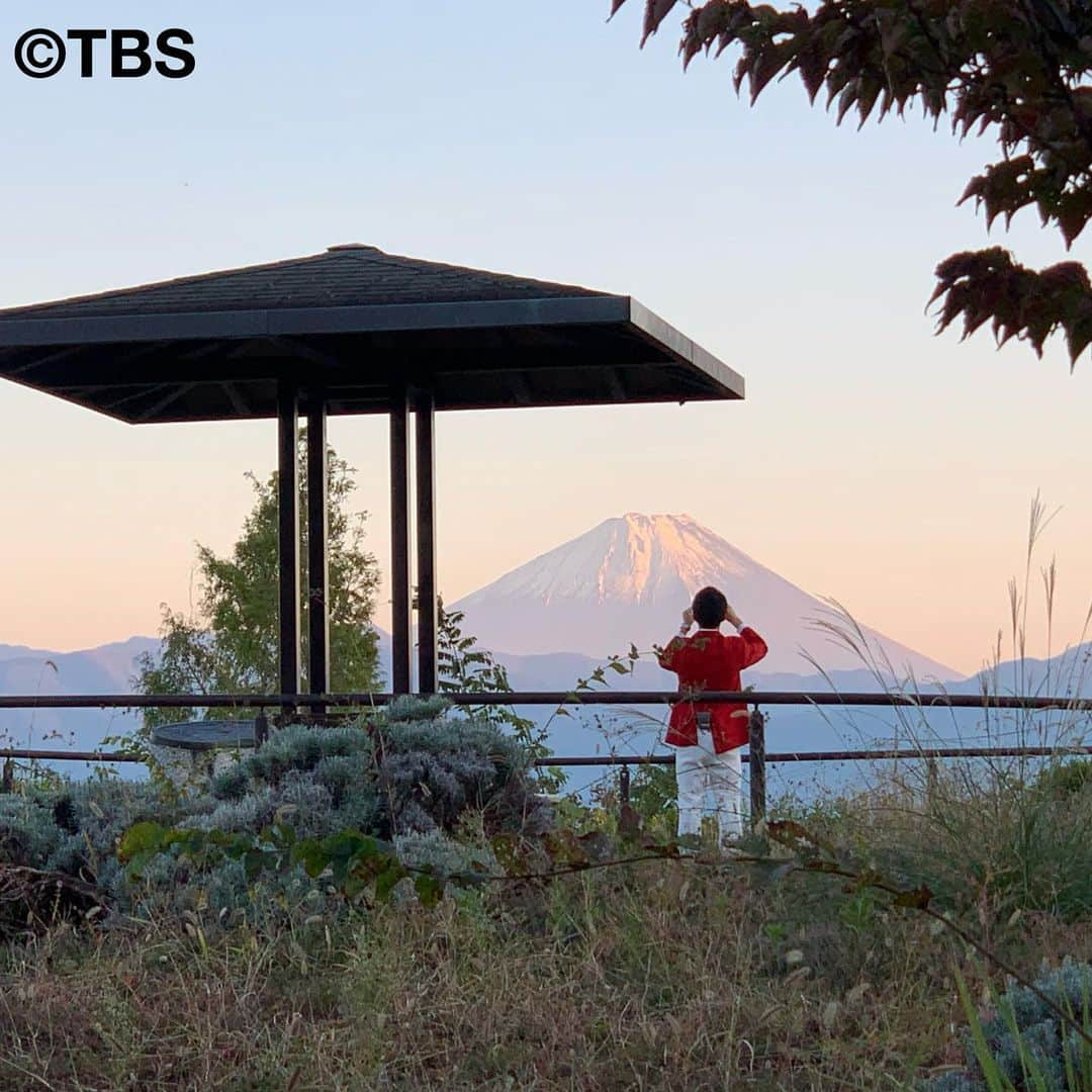 TBS「ジョブチューン」さんのインスタグラム写真 - (TBS「ジョブチューン」Instagram)「今週の「ジョブチューン」（TBS系列）は！ ⭐️『出張ジャッジin中央道』『ミツカン鍋つゆ×超一流和食料理人』スペシャル🍲🚌 ・ ・ ▼中央道の人気サービスエリア！談合坂、双葉、諏訪湖SAの利用客&従業員イチオシのメニューを超一流料理人が出張ジャッジ！ ▼ ミツカンの人気商品「鍋つゆ」売り上げトップ10を超一流和食料理人がジャッジ!  12/7（土）よる7時〜放送です！ 皆さん、どうぞお楽しみに🌿🌿🌿 （※関東地域は、よる6:55〜放送） ・ ・ ◎休憩中、どこに行くのかと思えば杉山アナウンサーは富士山🗻✨を撮りに🤳😊 天気も良くてロケ日和でした🌈  #ネプチューン #名倉潤 #原田泰造 #堀内健 #バナナマン #設楽統 #日村勇紀 #土田晃之 #田中みな実 #榊原郁恵 #矢野未希子 #澤部佑  #サービスエリア #諏訪湖 #双葉 #談合坂 #富士山 #みちまるくん #諏訪姫 #ミツカン #鍋 #鍋つゆ #鍋の素 #芸人 #ジョブチューン #tbs #バラエティ #アナウンサー  #杉山真也 #小林廣輝」12月6日 17時53分 - jobtune_tbs