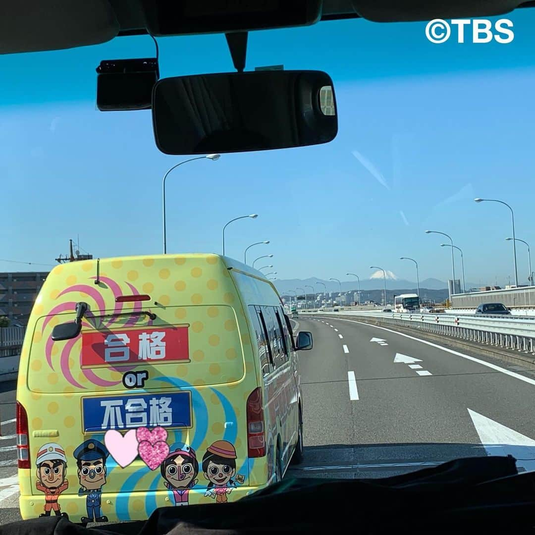 TBS「ジョブチューン」さんのインスタグラム写真 - (TBS「ジョブチューン」Instagram)「今週の「ジョブチューン」（TBS系列）は！ ⭐️『出張ジャッジin中央道』『ミツカン鍋つゆ×超一流和食料理人』スペシャル🍲🚌 ・ ・ ▼中央道の人気サービスエリア！談合坂、双葉、諏訪湖SAの利用客&従業員イチオシのメニューを超一流料理人が出張ジャッジ！ ▼ ミツカンの人気商品「鍋つゆ」売り上げトップ10を超一流和食料理人がジャッジ!  12/7（土）よる7時〜放送です！ 皆さん、どうぞお楽しみに🌿🌿🌿 （※関東地域は、よる6:55〜放送） ・ ・ ◎休憩中、どこに行くのかと思えば杉山アナウンサーは富士山🗻✨を撮りに🤳😊 天気も良くてロケ日和でした🌈  #ネプチューン #名倉潤 #原田泰造 #堀内健 #バナナマン #設楽統 #日村勇紀 #土田晃之 #田中みな実 #榊原郁恵 #矢野未希子 #澤部佑  #サービスエリア #諏訪湖 #双葉 #談合坂 #富士山 #みちまるくん #諏訪姫 #ミツカン #鍋 #鍋つゆ #鍋の素 #芸人 #ジョブチューン #tbs #バラエティ #アナウンサー  #杉山真也 #小林廣輝」12月6日 17時53分 - jobtune_tbs