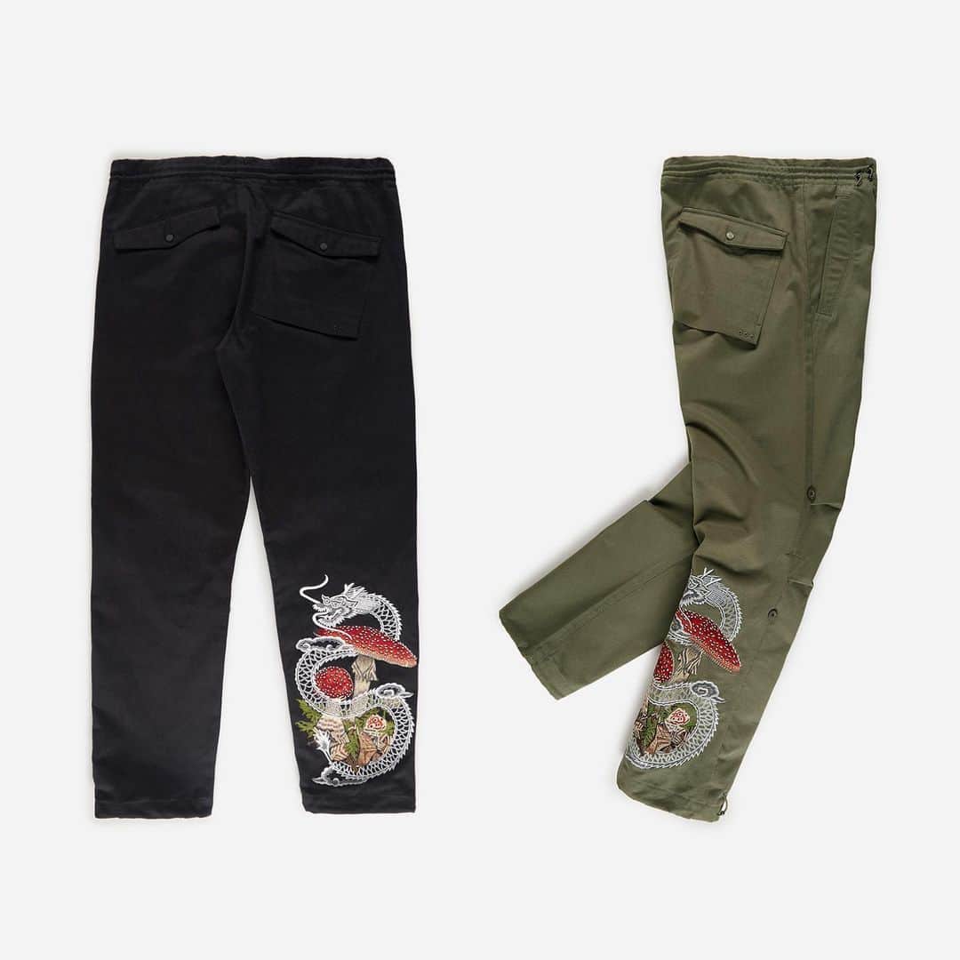 HYPEBEASTさんのインスタグラム写真 - (HYPEBEASTInstagram)「@hypebeaststyle: @maharishi has returned with a new Holiday 2019 capsule that celebrates the coming Winter Solstice. The assemblage spans graphic T-shirts and long-sleeves, mil-spec-inspired organic cotton snow pants and a printed bandana, all of which have been emblazoned with a series of graphics that pay tribute to cultural motifs that reflect the ancient folklore that reference things like reindeer herders, shamans and agaric mushrooms during the Winter Solstice. Look for the items to be available at maharishi’s website, London and New York stores on December 6 .⁠⠀ Photo: maharishi」12月6日 23時29分 - hypebeast