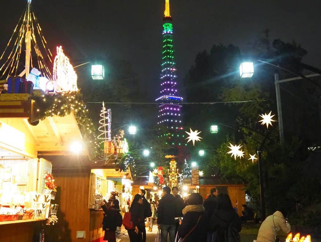 多胡安那さんのインスタグラム写真 - (多胡安那Instagram)「‪芝公園で開催中のクリスマスマーケット。‬ 一年でこの時期が一番好きです。 ‪東京タワーは通常のオレンジ色と、‬ ‪カラフルライトアップの両方を見ることができました。‬ #気象予報士#夜景観光士#東京タワー#クリスマスマーケット#クリスマスシーズン#夜景#ライトアップ」12月6日 23時25分 - tagoanna