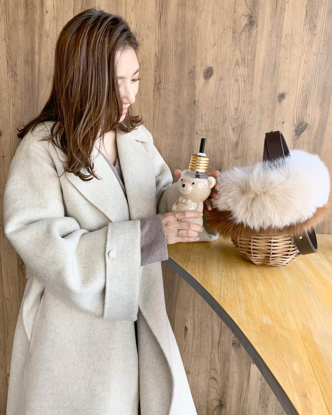 のインスタグラム：「リナがよく吉祥寺へ行っているから、私も久しぶりに行ってみたよ⋆︎* 吉祥寺って商店街があったり、可愛いお店が沢山あったりして楽しいよね♪ 普段あまり行かない街で気になるお店を見つけると必ず入っちゃう*⑅ ・ ・ 駅出て直ぐに可愛いボトルに入ったタピオカを見つけて飲んでみたよ♪ 甘過ぎなくて飲みやすいし、何より暖かいのが嬉しい♡ ・ ・ テイクアウトのタピオカと一緒にプチプラの小物もたくさん売っていたっ*⑅ <タピオカ×プチプライス雑貨>の新感覚なお店 @kichijoji_zaccafe は最近オープンしたみたい！ キッチン雑貨がたくさん売ってたのでお鍋の下に敷く水取りパットお持ち帰りしました◡̈笑 そしてすぐに使うという…笑 ・ ・ #吉祥寺 #吉祥寺ザッカフェ #ザッカフェ  #プチプラ雑貨 #光るタピオカ #pr @kichijoji_zaccafe #タピオカ #タピオカドリンク #カフェ #カフェ巡り」