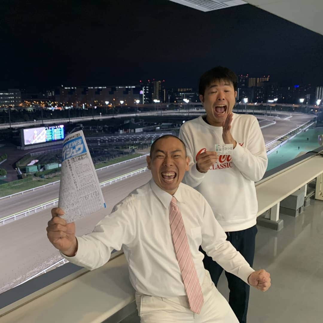 松本康太さんのインスタグラム写真 - (松本康太Instagram)「今日は『東京シティ競馬(大井競馬場)』でお仕事なのです＼(^o^)／！ ナイター競馬！凄く盛り上がっているのです♪  #競馬 #競馬場 #東京シティ競馬 #レギュラー #レギュラー松本 #あるある探検隊 #大井競馬場 #ナイター競馬」12月6日 18時28分 - aruarutankentai.matsumoto