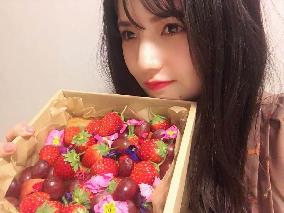 道重さゆみさんのインスタグラム写真 - (道重さゆみInstagram)「撮影でした🍓すっごく楽しかったです！！大好きなフルーツまでいただきました！とっても幸せです！！またお知らせします♡」12月6日 18時29分 - sayumimichishige0713