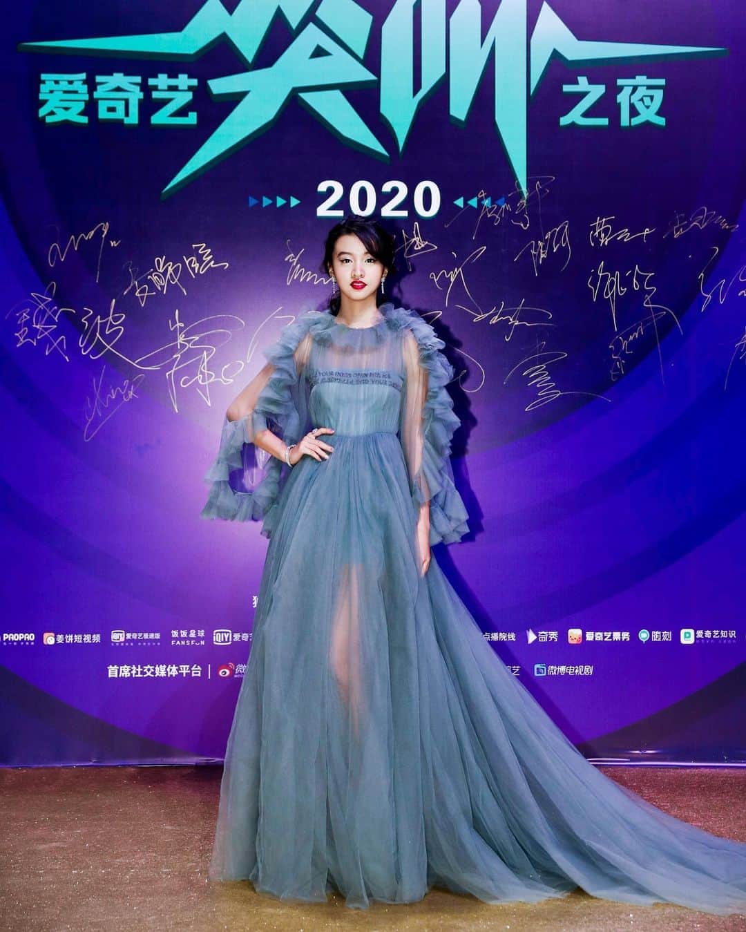 のインスタグラム：「Thank you for having me at the iQIYI Screaming night !  Makeup by @yukimake  Hair by @takeshikatoh  Styling by @tsugumiw  Thank you so much to the team ❤️ Beautiful dress by @maisonvalentino」