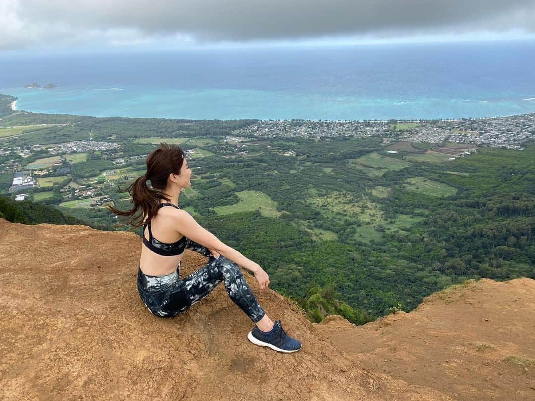 湯田友美さんのインスタグラム写真 - (湯田友美Instagram)「Honolulu🌺 ✈︎到着後、山へ直行🐒笑 #kuliououridgetrail ・ 自然が気持ちいい 海が綺麗 無の時間が心地いい ・ #runningwear 🎽 #parley #adidasparley ・ ・ #honolulu #honolulumarathon #honolulumarathon2019 #ハワイ #ホノルル #ホノルルマラソン #ホノルルマラソン2019 #海外マラソン  #ハイキング #クリオウオウリッジトレイル」12月6日 18時38分 - yudatomomi