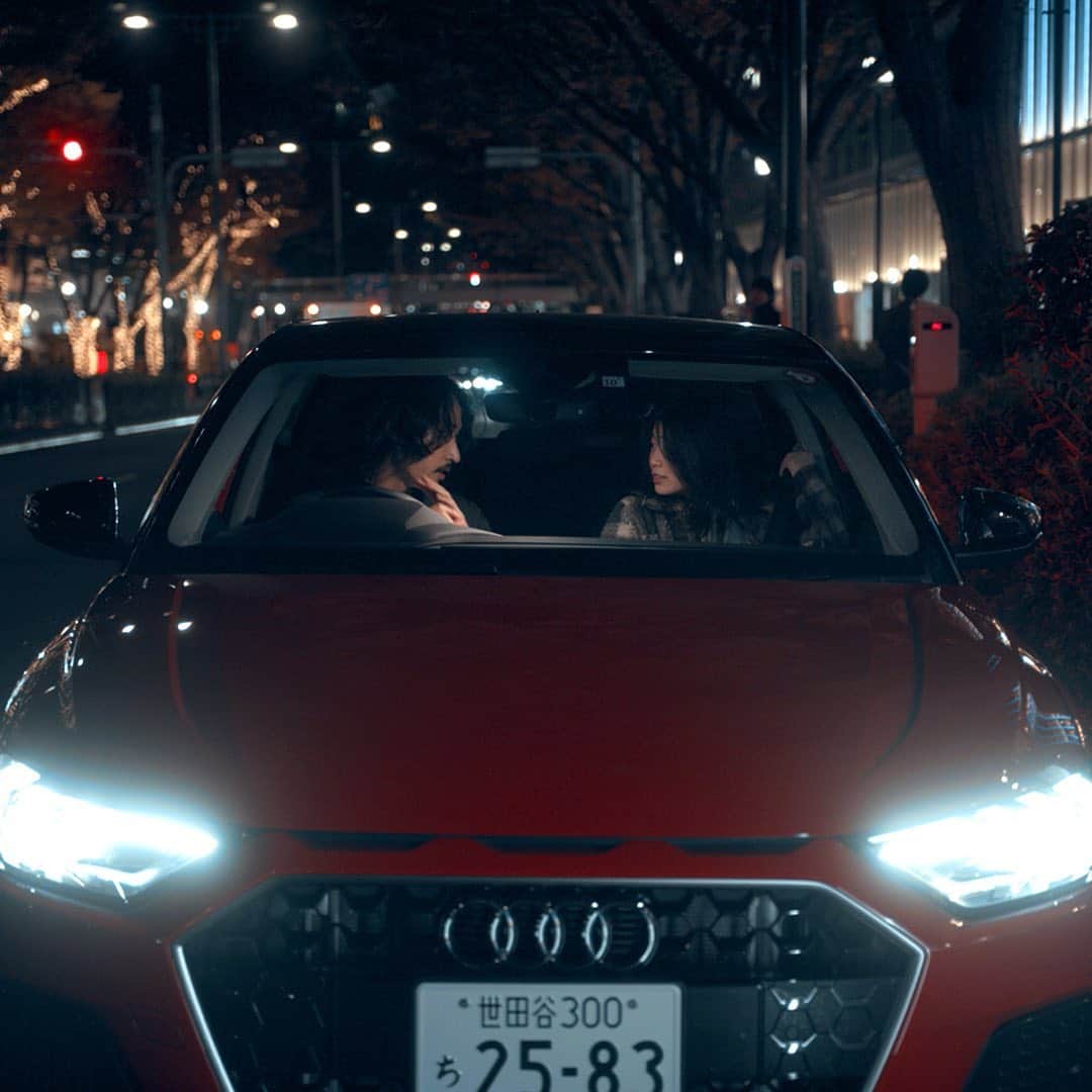 のインスタグラム：「《フォロー&ライクで Audi A1をテーマにしたオリジナルギフトプレゼント》  あなたの選択で未来が変わるオリジナルストーリーをInstagram Storiesで配信中。期間中、Audi Japan公式Instagramアカウントをフォロー&応募したい賞品画像が掲載された投稿に「いいね!」すると、抽選でAudi A1をテーマにしたオリジナルギフトをプレゼントします。  詳細はプロフィール内のURLから、キャンペーンページをご確認ください。  #この世のすべてを楽しみつくせ #Audi #A1 #AudiA1 #アウデA1 #Audijapan #アウディ #carwithoutlimits #carsofinstagram #Audiworld #Audigenic #車好きな人と繋がりたい . ▼キャンペーン賞品 オリジナルスケートボード & 絵画（1名様） . ▼キャンペーン期間 2019年12月6日 (金) - 2019年12月25日 (水) 23:59まで . ▼応募方法 1.@audijapanをフォロー 2.この投稿に「いいね！」をしてください。 . ▼当選発表 Audi Japan公式Instagramアカウントからのメッセージにて当選発表にかえさせていただきます。当選のご連絡は2019年1月中旬を予定しております。 . ▼キャンペーン応募にあたってのご注意 「The all-new Audi A1 Sportback インスタ限定 プレゼントキャンペーン」（以下、本キャンペーンといいます）にご応募される前に、本応募規約をよくお読みください。本規約にご同意いただいたお客様に限り本キャンペーンに応募することができます。なお、お客様が応募された場合には、本規約に同意いただいたものとみなします。 ・同一人物による複数アカウント利用とみなされる参加は、いずれのアカウントによる応募も無効とします。 ・プレゼントキャンペーンへの応募を主な目的としたアカウントからの応募とみなされる場合は応募を無効とさせていただきます。 ・応募には、アウディ公式Instagramアカウントのフォローが必要となります。 ・リポストされた投稿へのいいねは応募の対象外となります。 ・当選発表までに公式アカウントのフォローを外された場合、当選の権利が失効いたします。 ・当選のご連絡は、アウディ公式Instagramアカウントより、ダイレクトメッセージでご連絡差し上げます。 ・ご応募の際はアウディからのメッセージを受信できるようご設定ください。 ・ご応募にかかる接続料および通信料は、お客様のご負担となりますのでご了承ください。 ・ダイレクトメッセージに記載された期日までに当選された方と連絡がつかない場合、当選を無効とさせていただきます。 ・住所や電話番号の不明、不通により、当選者様に賞品の発送ができない場合は当選の権利を無効とさせていただきます。 ・賞品の返品･交換はできません。 ・賞品をオークション等で転売することは禁止します。転売行為が発覚した場合、当選取消となり、賞品に関する費用をご負担いただく場合があります。 ・賞品の当選に関するお問い合わせにはお答えできません。 ・賞品のお届け先は、日本国内に限ります。離島含む一部地域へのお届けは時間がかかる、もしくはお届けできない場合がございます。 ・賞品のお届けは1月下旬以降を予定しております。 ・賞品の発送を目的として、個人情報を取扱う業務の全部または一部を外部業者に委託します。予めご同意のうえご応募ください。 ・賞品のお届け後、当賞品に起因して当選者様または第三者との間で生じた、いかなるトラブルや損害等についても、一切の責任を負いかねます。 ・賞品画像はイメージです。実際のものとは異なる場合がございます。 ・本キャンペーンサイトに使用されている画像の無断転載・転用を禁止します。 ・事前に予告なくキャンペーン内容/賞品/期間、および本規約を変更する場合があります。」