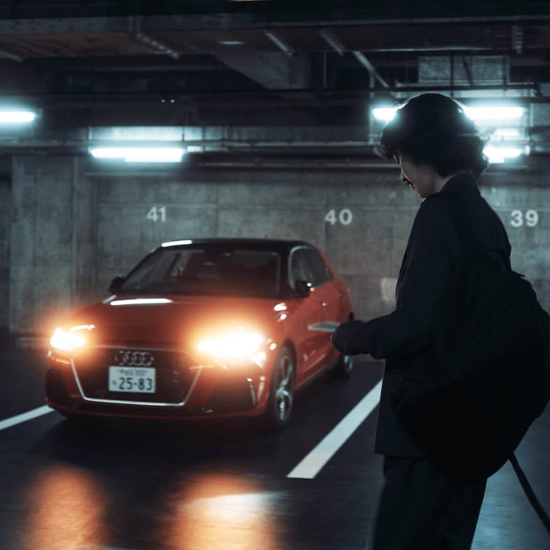 のインスタグラム：「《フォロー&ライクで Audi A1をテーマにしたオリジナルギフトプレゼント》  あなたの選択で未来が変わるオリジナルストーリーをInstagram Storiesで配信中。期間中、Audi Japan公式Instagramアカウントをフォロー&応募したい賞品画像が掲載された投稿に「いいね!」すると、抽選でAudi A1をテーマにしたオリジナルギフトをプレゼントします。  詳細はプロフィール内のURLから、キャンペーンページをご確認ください。  #この世のすべてを楽しみつくせ #Audi #A1 #AudiA1 #アウデA1 #Audijapan #アウディ #carwithoutlimits #carsofinstagram #Audiworld #Audigenic #車好きな人と繋がりたい . ▼キャンペーン賞品 Audi Sport Bluetoothスピーカー+ Spotifyプレミアムコード（10名様） . ▼キャンペーン期間 2019年12月6日 (金) - 2019年12月25日 (水) 23:59まで . ▼応募方法 1.@audijapanをフォロー 2.この投稿に「いいね！」をしてください。 . ▼当選発表 Audi Japan公式Instagramアカウントからのメッセージにて当選発表にかえさせていただきます。当選のご連絡は2019年1月中旬を予定しております。 . ▼キャンペーン応募にあたってのご注意 「The all-new Audi A1 Sportback インスタ限定 プレゼントキャンペーン」（以下、本キャンペーンといいます）にご応募される前に、本応募規約をよくお読みください。本規約にご同意いただいたお客様に限り本キャンペーンに応募することができます。なお、お客様が応募された場合には、本規約に同意いただいたものとみなします。 ・同一人物による複数アカウント利用とみなされる参加は、いずれのアカウントによる応募も無効とします。 ・プレゼントキャンペーンへの応募を主な目的としたアカウントからの応募とみなされる場合は応募を無効とさせていただきます。 ・応募には、アウディ公式Instagramアカウントのフォローが必要となります。 ・リポストされた投稿へのいいねは応募の対象外となります。 ・当選発表までに公式アカウントのフォローを外された場合、当選の権利が失効いたします。 ・当選のご連絡は、アウディ公式Instagramアカウントより、ダイレクトメッセージでご連絡差し上げます。 ・ご応募の際はアウディからのメッセージを受信できるようご設定ください。 ・ご応募にかかる接続料および通信料は、お客様のご負担となりますのでご了承ください。 ・ダイレクトメッセージに記載された期日までに当選された方と連絡がつかない場合、当選を無効とさせていただきます。 ・住所や電話番号の不明、不通により、当選者様に賞品の発送ができない場合は当選の権利を無効とさせていただきます。 ・賞品の返品･交換はできません。 ・賞品をオークション等で転売することは禁止します。転売行為が発覚した場合、当選取消となり、賞品に関する費用をご負担いただく場合があります。 ・賞品の当選に関するお問い合わせにはお答えできません。 ・賞品のお届け先は、日本国内に限ります。離島含む一部地域へのお届けは時間がかかる、もしくはお届けできない場合がございます。 ・賞品のお届けは1月下旬以降を予定しております。 ・賞品の発送を目的として、個人情報を取扱う業務の全部または一部を外部業者に委託します。予めご同意のうえご応募ください。 ・賞品のお届け後、当賞品に起因して当選者様または第三者との間で生じた、いかなるトラブルや損害等についても、一切の責任を負いかねます。 ・賞品画像はイメージです。実際のものとは異なる場合がございます。 ・本キャンペーンサイトに使用されている画像の無断転載・転用を禁止します。 ・事前に予告なくキャンペーン内容/賞品/期間、および本規約を変更する場合があります。」