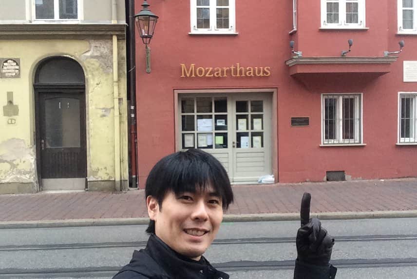 福間洸太朗さんのインスタグラム写真 - (福間洸太朗Instagram)「Souvenirs in Augsburg (1-4), Nürnberg (5-6), München (7-10) Thank you to all the people who supprted me and came to hear my concerts! . 1.-3. at the Kleiner Goldener Saal  4. in front of Mozarthaus, where Leoplod Mozart was born in 1719, just 300 hundreds years ago!! 5. Pegniz River  6. with friends  7. Residenz  8. at the Max-Joseph Saal  9. Xmas market, view from my dressing room  10. with Münchner Japanese friends . . #Deutschland #Augsburg # Nürnberg #München #Munich #musicianslife #bechstein #piano」12月6日 19時00分 - kotarofsky