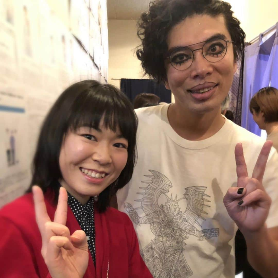 小島あやめさんのインスタグラム写真 - (小島あやめInstagram)「先日片桐さんが出演している舞台 『鎌塚氏、舞い散る』を観に行きました！ 鎌塚氏シリーズ大好きで、片桐さんも出ているし毎回観に行っています😆 今回も最高でした！ おもしろいし、温かいし、泣けるし… そしていつも舞台がクルクルしてるのがすごく好きで 毎回、今回はどんなかなーって思っています！ 今回もすごかった〜🤩 いつかあやめも、倉持さんの舞台に出たいです！ #鎌塚氏舞い散る #片桐仁　さん #倉持裕　さん #舞台装置 #舞台 #観劇」12月6日 19時37分 - ayame_kojima