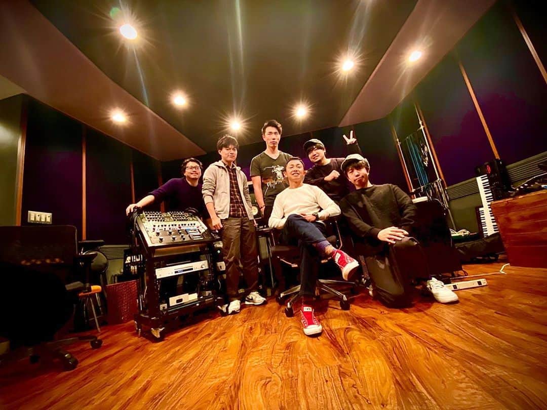 GAKU-MCのインスタグラム：「未来に向けて今年最後の大仕事、開始。#レコーディング #gakumc #ガクエムシー #リズムソムリエズ  #乞うご期待 #ラップミュージック #生バンド #hiphop #lifemusic #liveband #rapで世界をプラスの方向に #raplus #rap」