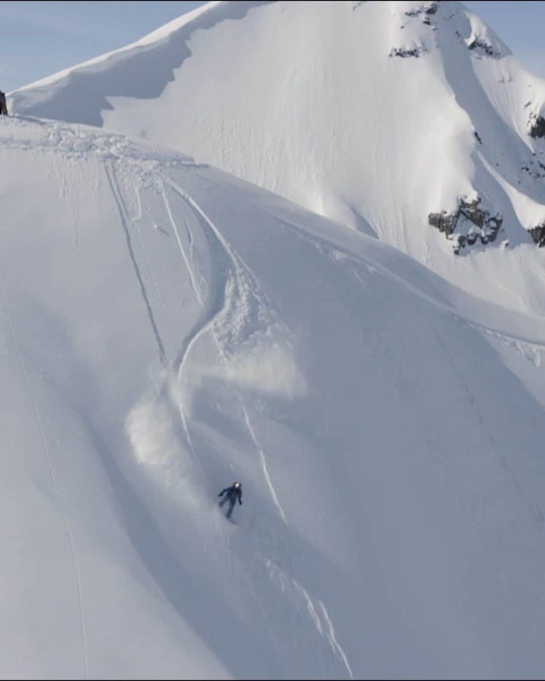 のインスタグラム：「@markmcmorris redefining perfection 🔥 . 📺: Check out Brothers McMorris now on Red Bull TV @redbullsnow #redbull #snowboarding #snow #winter #alaska」