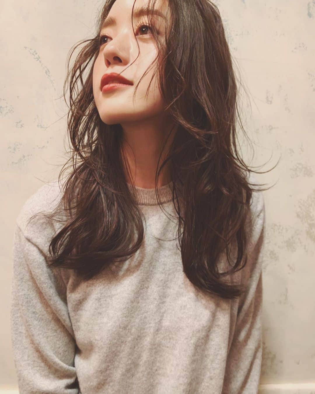 古谷有美さんのインスタグラム写真 - (古谷有美Instagram)「✂︎✂︎✂︎ 先日、久しぶりにカット！すっきり！ 詳しくは @sachiko01271225  こちらでどうぞ！ ・ ・ #ウルフだそうです #散髪 #おでこ」12月6日 19時46分 - yuumifuruya