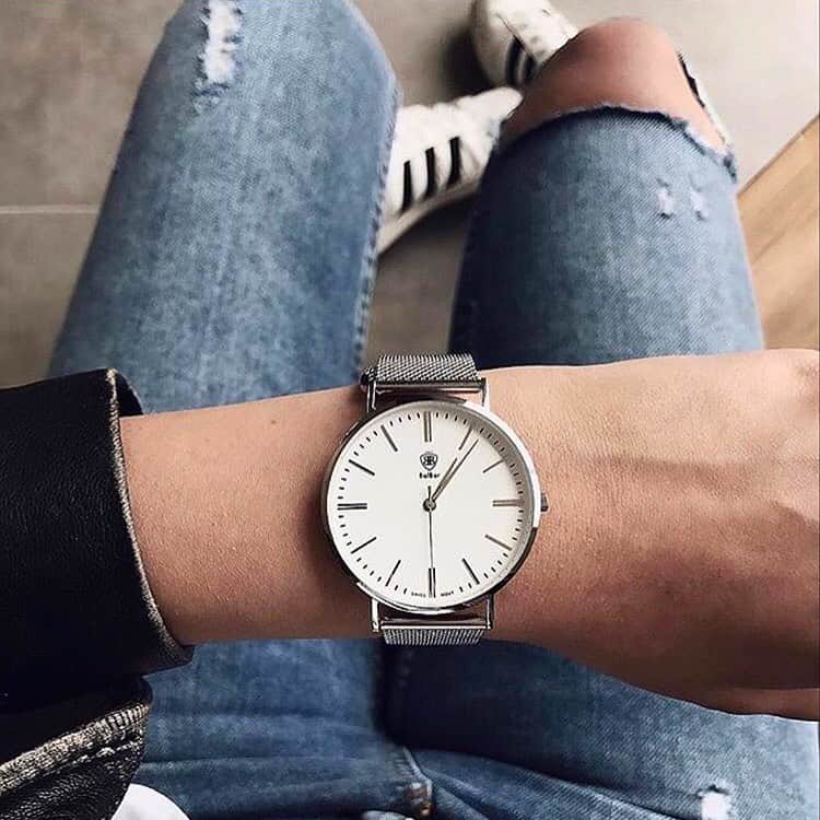 バーベルウォッチ日本正規代理店のインスタグラム：「コーデを引き締めてくれるシルバーウォッチ⌚️✨ ワンポイントとして取り入れてみて😉  #balber #バーベルウォッチ #腕時計 #時計」