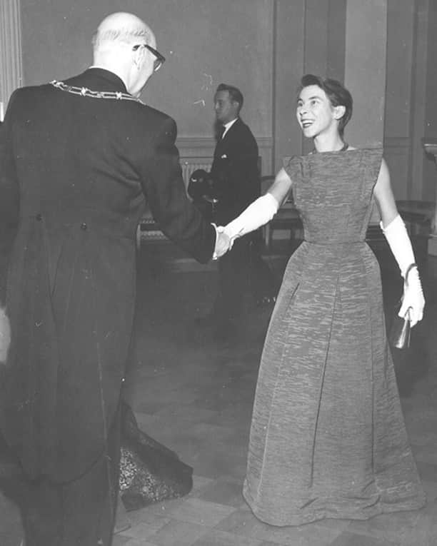 ムーミンさんのインスタグラム写真 - (ムーミンInstagram)「Happy Independence Day, Finland! 🇫🇮💙 Photo of President Urho Kekkonen and Tove Jansson from the Presidential Independence Day reception in the late 1950s.🇫🇮 Photo: Moomin Characters archive #ToveJansson」12月6日 20時00分 - moominofficial