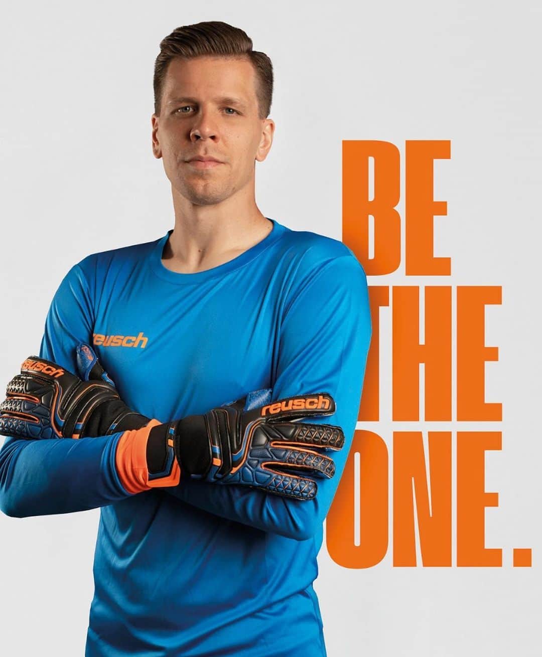 ヴォイチェフ・シュチェスニーのインスタグラム：「Be The One.🔥 Can’t wait to use my new @reuschgoalkeeping Attrakt gloves!🧤 #BeTheOne #Attrakt #reusch」