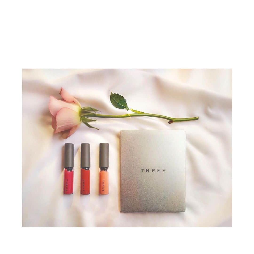 瀬戸山知花のインスタグラム：「ㅤ  @threecosmetics の限定ミニサイズキット💋 おもちゃの様なサイズ感がとっても可愛い😍眼福〜 #THREE #💄」
