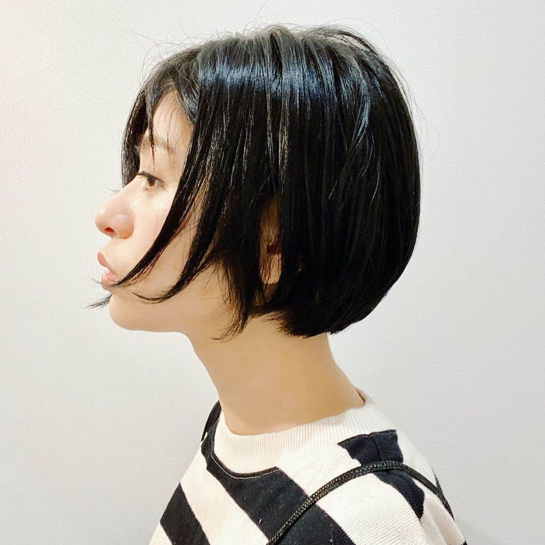 石井美絵子さんのインスタグラム写真 - (石井美絵子Instagram)「ヘアカット✂︎ 男役も終えて… おくれげ前髪も ほんのり女の子感だしてくださったのです そして今回はボブっぽく。 渋谷さんいつも私に似合う カットをありがとうございます😌💓 @shibuken.86  @_sunvalley_」12月6日 20時27分 - mikako.ishii