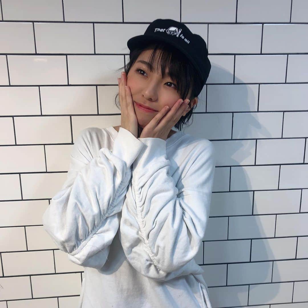 鍛治島彩さんのインスタグラム写真 - (鍛治島彩Instagram)「#SHIBUYA109 にて販売中　12／9まで！ 109さんとコラボグッズ  帽子...可愛すぎて泣いている... 本当にありがとうございます  そしてスマホケースも売っております！  シールはネットの方でまだまだ売っております！全商品！ 15日まで！  109イベントありがとう たくさんの人が駆けつけてくれて嬉しかったです！  たくさん使ってね♡  #アプガ2  #帽子 #キャップ #キャップ女子」12月6日 20時28分 - aya_kajishima_uug2ki
