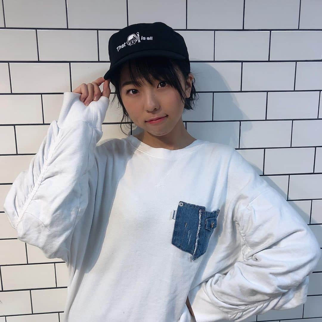 鍛治島彩さんのインスタグラム写真 - (鍛治島彩Instagram)「#SHIBUYA109 にて販売中　12／9まで！ 109さんとコラボグッズ  帽子...可愛すぎて泣いている... 本当にありがとうございます  そしてスマホケースも売っております！  シールはネットの方でまだまだ売っております！全商品！ 15日まで！  109イベントありがとう たくさんの人が駆けつけてくれて嬉しかったです！  たくさん使ってね♡  #アプガ2  #帽子 #キャップ #キャップ女子」12月6日 20時28分 - aya_kajishima_uug2ki