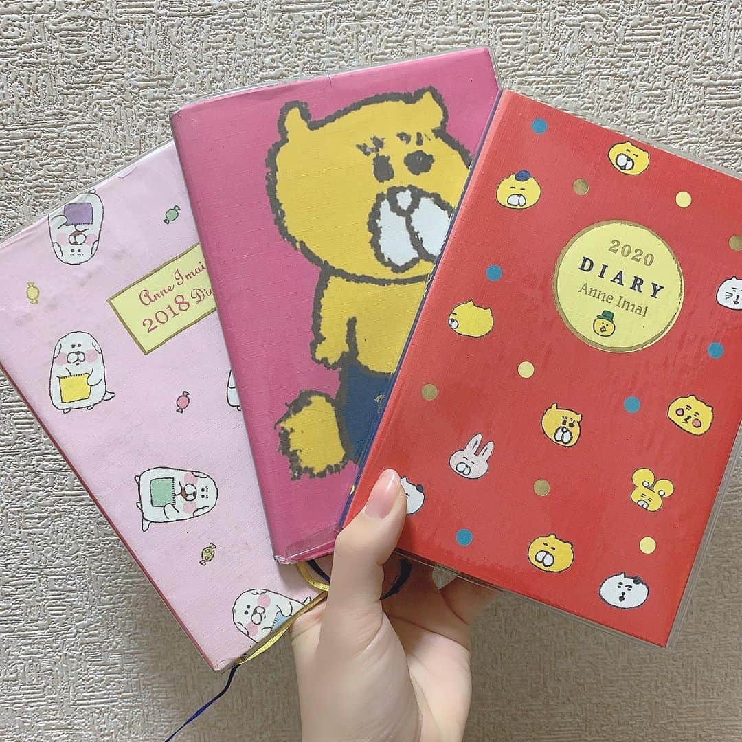 のインスタグラム：「2020年の手帳が届いたよー！わーい！私は書く派です！！ 一途に今井杏さんデザインのものを毎年使っております︎︎︎︎🙌🏻 来年もお仕事でたくさんスケジュールが埋まりますように！！🌟 こちら家計簿もついてるのでおすすめだよ︎︎︎︎☺︎ そして︎︎︎︎ゆるキャラに癒される、、、可愛い、、、🥰 ･ ･ ･ #手帳 #スケジュール帳 #今井杏 さん」