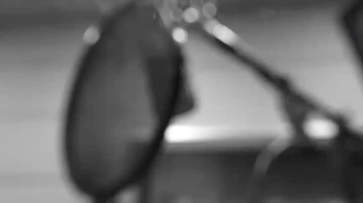 パク・ボムのインスタグラム：「첫눈 Teaser#1 여러러부~운~💋첫눈이라는 노래 티져가 드디어 나왔습니다~~ (((o(*ﾟ▽ﾟ*)o)))♡ 다라양이 피처링 해준게 아니라, “듀엣” 입니당❤️🐻🐘 진짜 기대 많이 해주세요~~봄올림  #2ne1 @dnation_official #YG #dnation #디네이션 #박봄 #parkbom #bompark #ぼム #朴春‎#بارك_بوم##첫눈 #bomshell #Darapark #산다라박 #sandarapark」